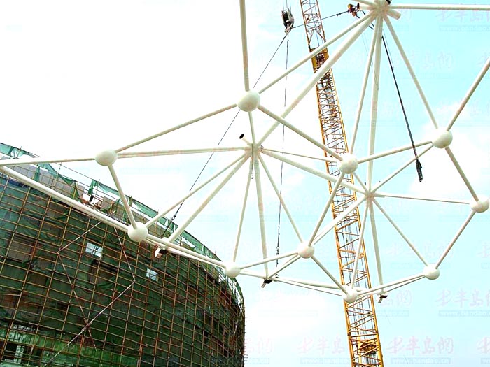 巴音郭楞体育馆网架安装